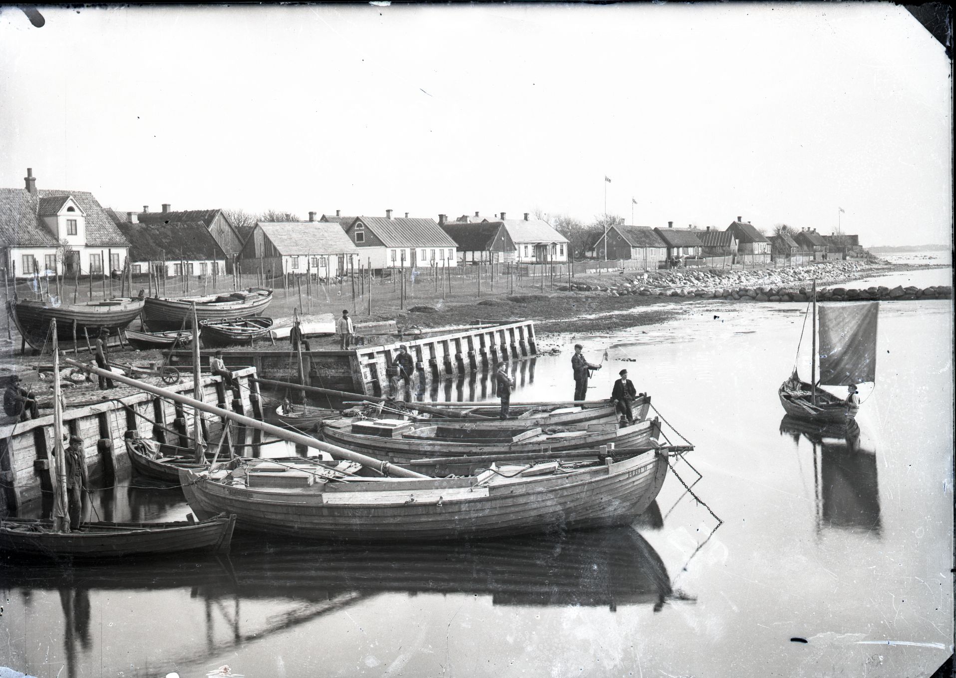 Lerberget, hamnen