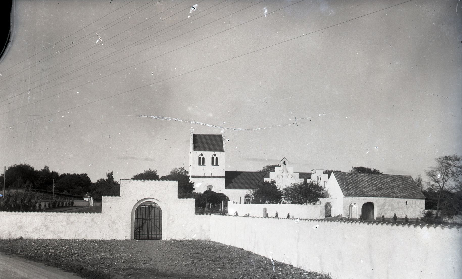Brunnby kyrka och kyrkogård