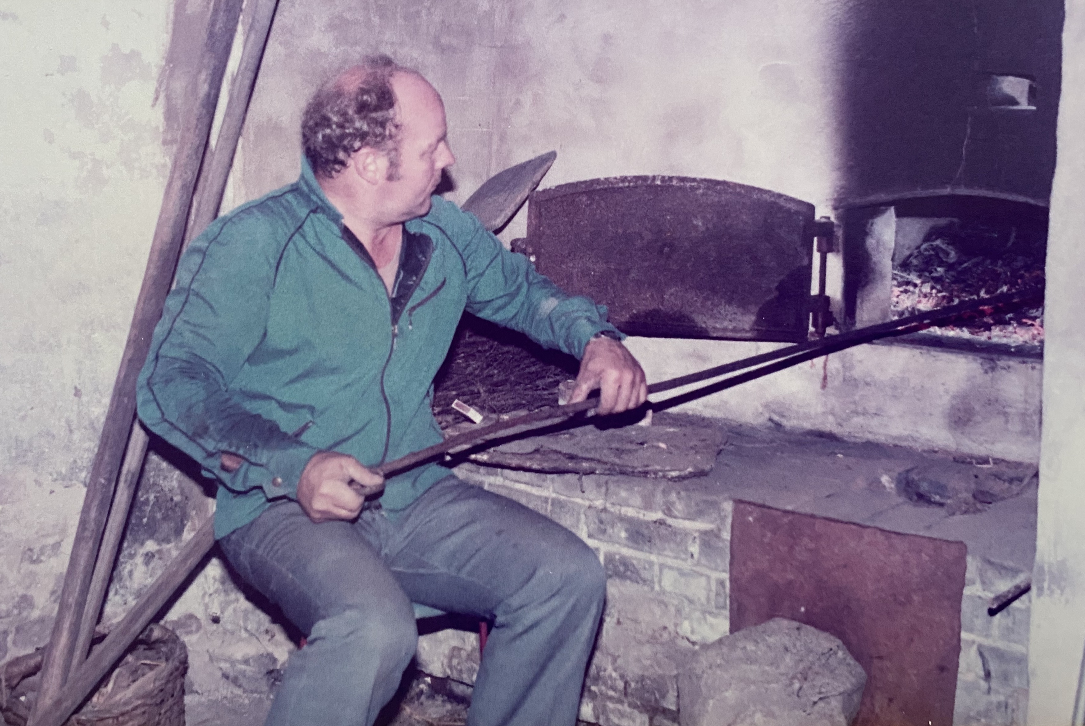 Torsten Larsson provar bakugnen