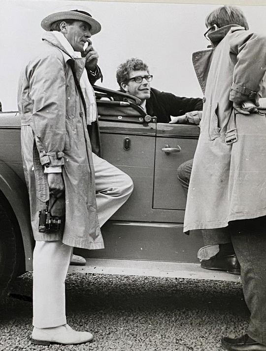 Regissören Bo Widerberg bytte roll på Kullen. Han deltog som skådespelare i den danska filmen Spelet 1966.