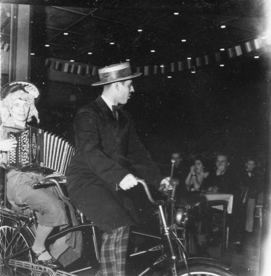 Troligtvis en lokal revy i Folkparken 1951