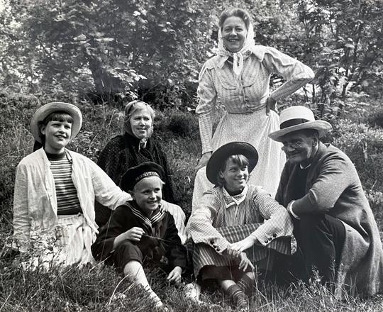 Gycklarnas afton, inspelad i Arild 1953, statister i filmen, Hilma och Thomas Levin, Greta Carlsson.