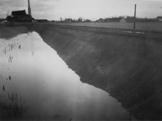 1934 Rögle tegelbruk i bakgrunden