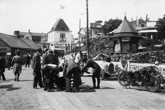 Mölle Biltävling, Turisthotellet, Hotell Möllebergs hållplats för bilar