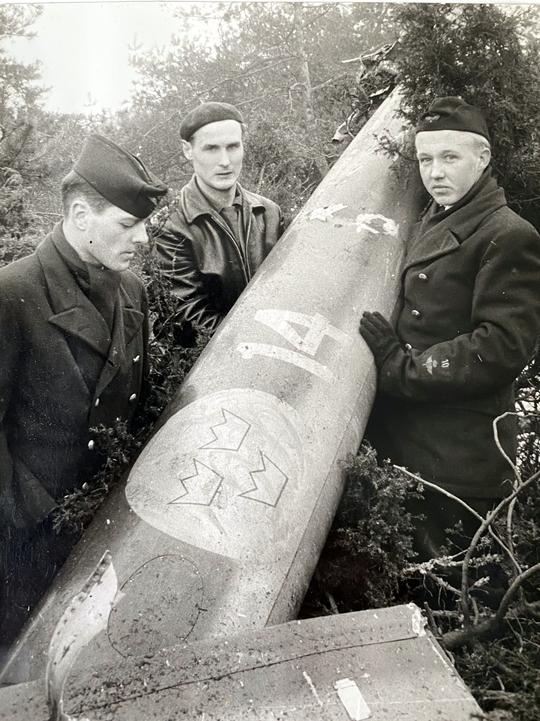 Fyra attackflygplan av typen Vampire ur Hallands flygfottilj flög rakt in i Kullaberg på grund av dimman den 4 mars 1956. Alla fyra piloterna omkom ögonblickligen när de slog ner samtidigt i bergsterrängen vid Gregers backar.