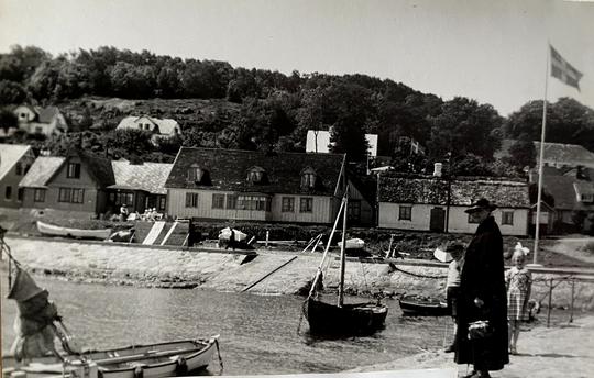 Tilda (Botilda) Andersson från Hustoftagården på besök i Arild 1938.