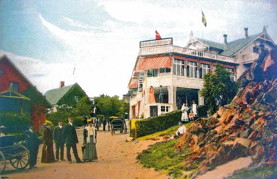 Mölle Hotel Mölleberg, rödrandiga markiser