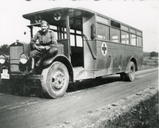 Gunnar Bokelund på sjukvårdsbuss
