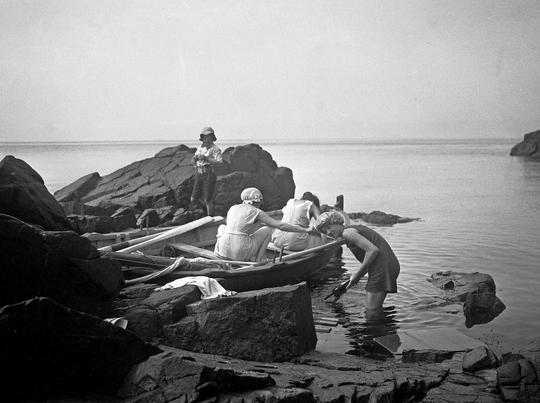 Mölle Badgäster i roddbåt
